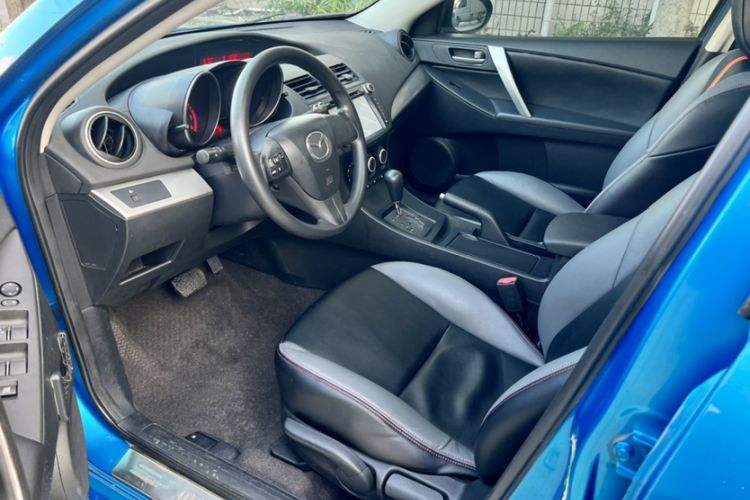 Used Mazda 3 2013 Hatchback 1.6L Automatic Elite Model Interior 3