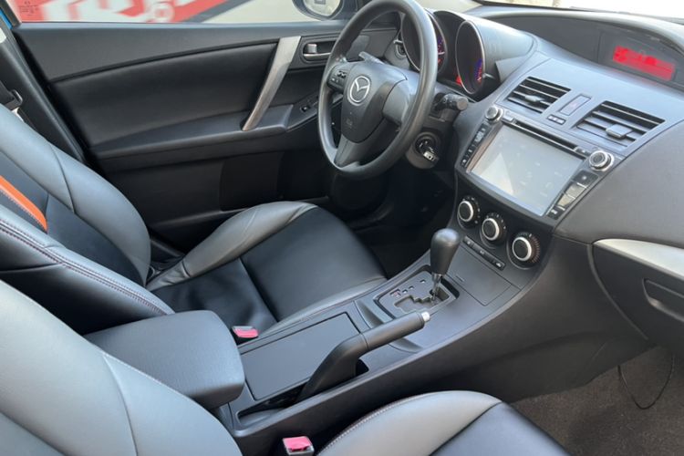 Used Mazda 3 2013 Hatchback 1.6L Automatic Elite Model Interior 9