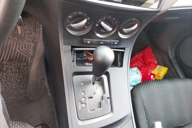 Used Mazda 3 2013 Hatchback 1.6L Automatic Elite Model Gear Lever