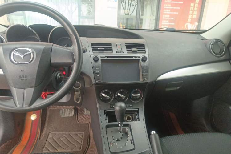 Used Mazda 3 2013 Hatchback 1.6L Automatic Elite Model Audio And AC Panel
