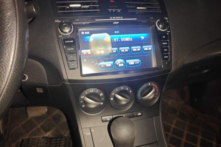 Used Mazda 3 2013 Hatchback 1.6L Automatic Elite Model Audio And AC Panel