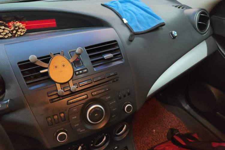 Used Mazda 3 2013 Hatchback 1.6L Automatic Elite Model Audio And AC Panel