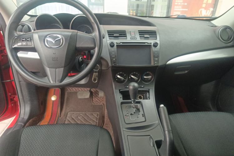 Used Mazda 3 2013 Hatchback 1.6L Automatic Elite Model Center Console