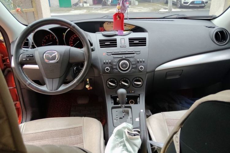 Used Mazda 3 2013 Hatchback 1.6L Automatic Elite Model Center Console