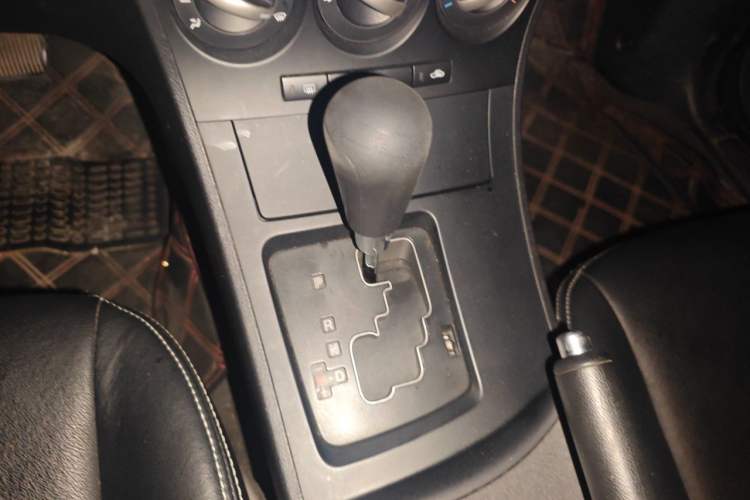Used Mazda 3 2013 Hatchback 1.6L Automatic Elite Model Gear Lever
