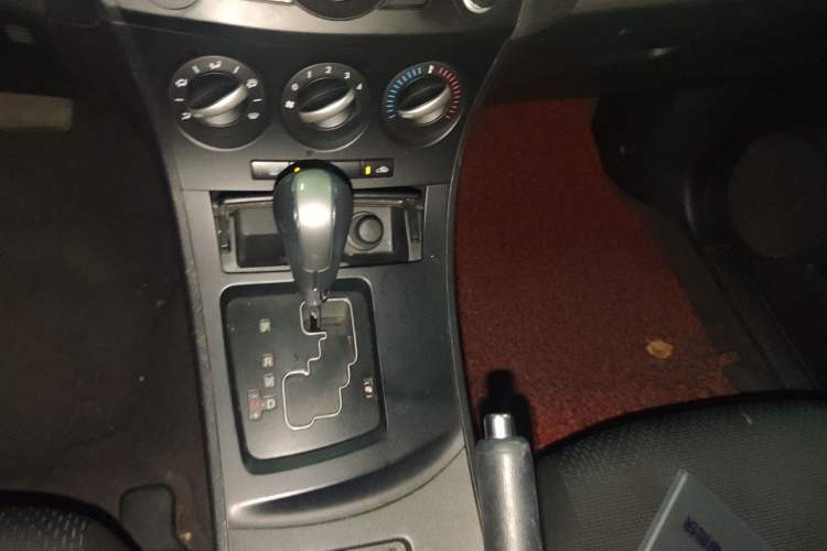 Used Mazda 3 2013 Sedan 1.6L Automatic Elite Model Gear Lever