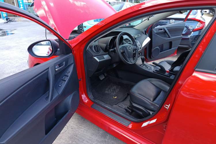 Used Mazda 3 2013 Hatchback 1.6L Automatic Elite Model Interior 3