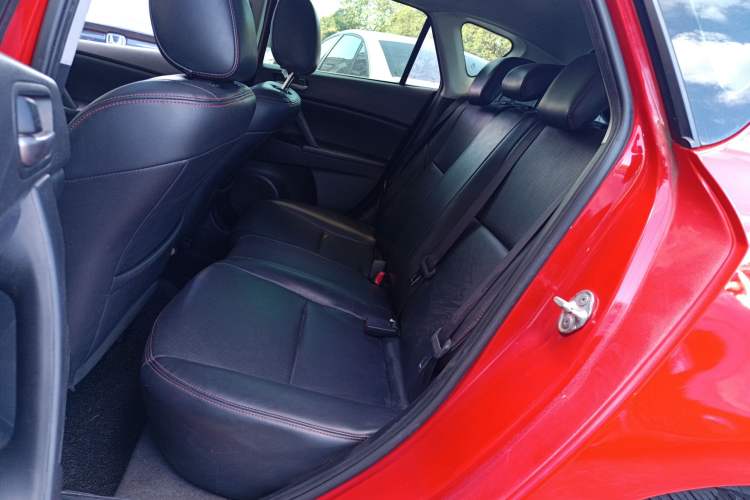 Used Mazda 3 2013 Hatchback 1.6L Automatic Elite Model Interior 4
