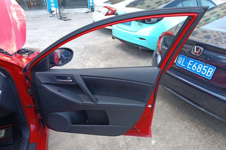 Used Mazda 3 2013 Hatchback 1.6L Automatic Elite Model Interior 5