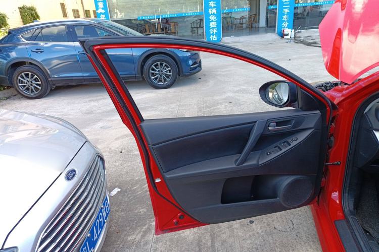 Used Mazda 3 2013 Hatchback 1.6L Automatic Elite Model Interior 7