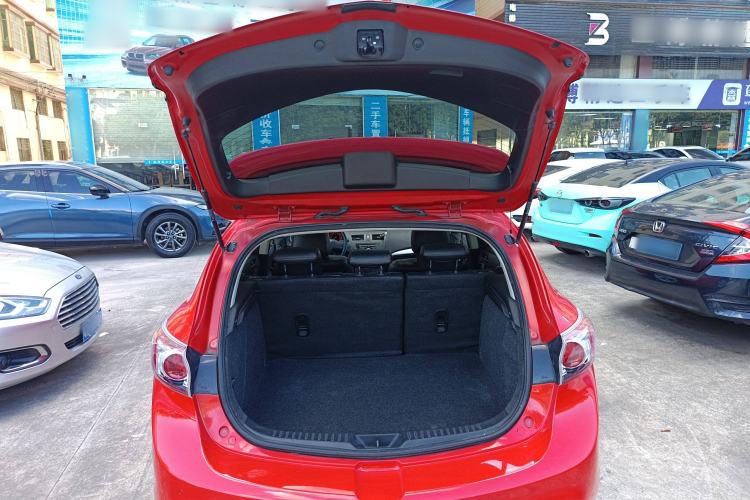 Used Mazda 3 2013 Hatchback 1.6L Automatic Elite Model Trunk