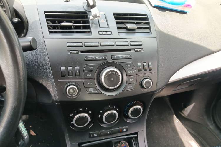 Used Mazda 3 2013 Sedan 1.6L Manual Elite Model Audio And AC Panel