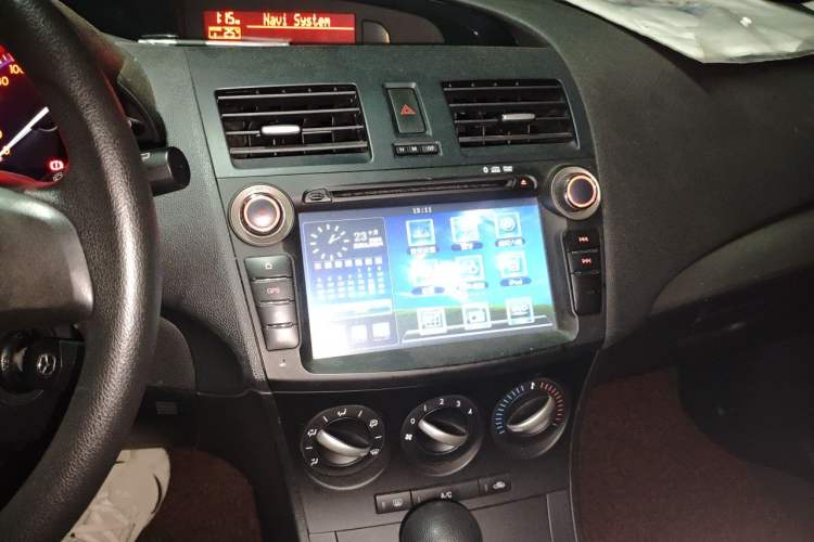 Used Mazda 3 2013 Hatchback 1.6L Automatic Elite Model Audio And AC Panel