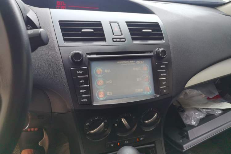 Used Mazda 3 2013 Hatchback 1.6L Automatic Elite Model Audio And AC Panel
