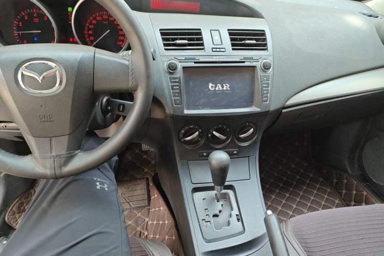 Used Mazda 3 2013 Hatchback 1.6L Automatic Elite Model Audio And AC Panel