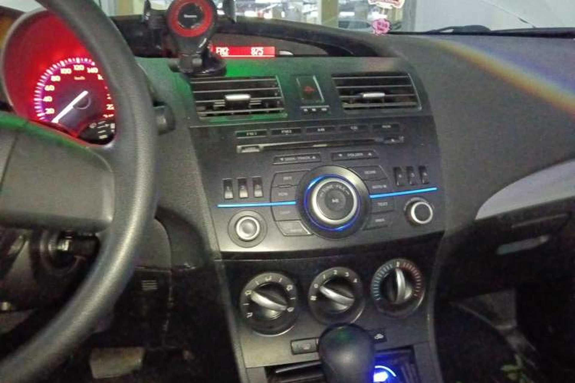 Used Mazda 3 2013 Hatchback 1.6L Automatic Elite Model Audio And AC Panel