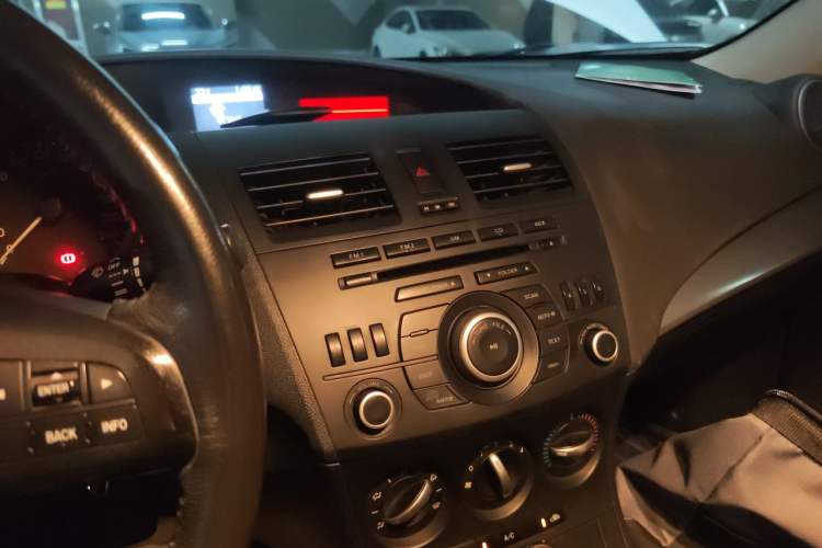 Used Mazda 3 2013 Sedan 1.6L Automatic Elite Model Audio And AC Panel