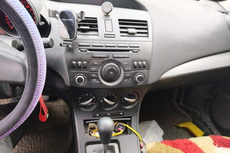 Used Mazda 3 2013 Hatchback 1.6L Automatic Elite Model Audio And AC Panel