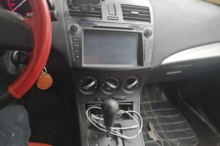 Used Mazda 3 2013 Hatchback 1.6L Automatic Elite Model Audio And AC Panel