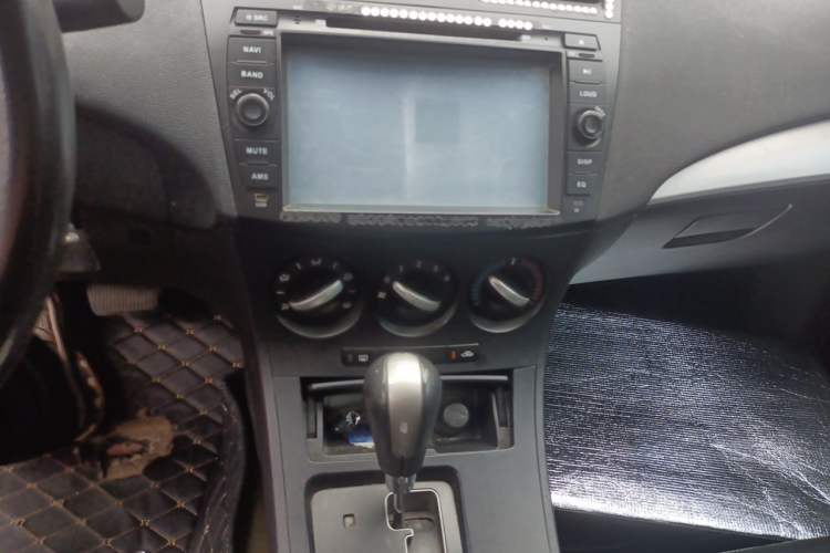 Used Mazda 3 2013 Sedan 1.6L Automatic Elite Model Audio And AC Panel