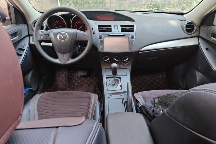 Used Mazda 3 2013 Hatchback 1.6L Automatic Elite Model Center Console