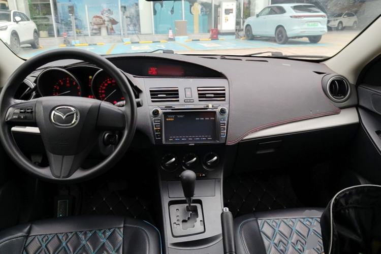 Used Mazda 3 2013 Hatchback 1.6L Automatic Elite Model Center Console