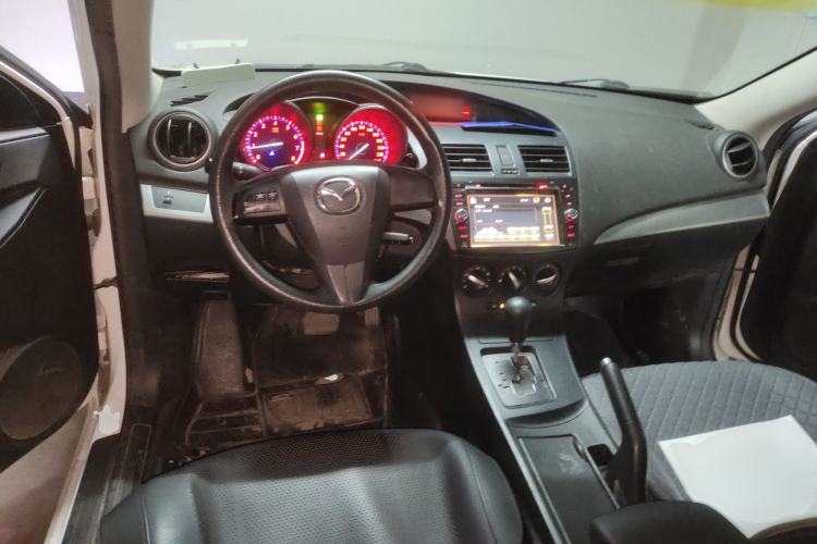 Used Mazda 3 2013 Hatchback 1.6L Automatic Elite Model Center Console