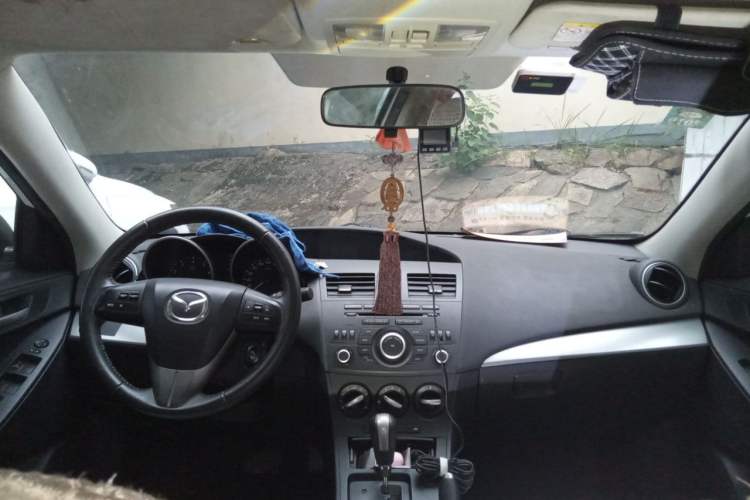 Used Mazda 3 2013 Sedan 1.6L Automatic Elite Model Center Console