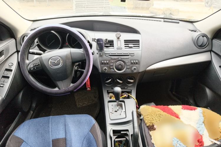 Used Mazda 3 2013 Hatchback 1.6L Automatic Elite Model Center Console