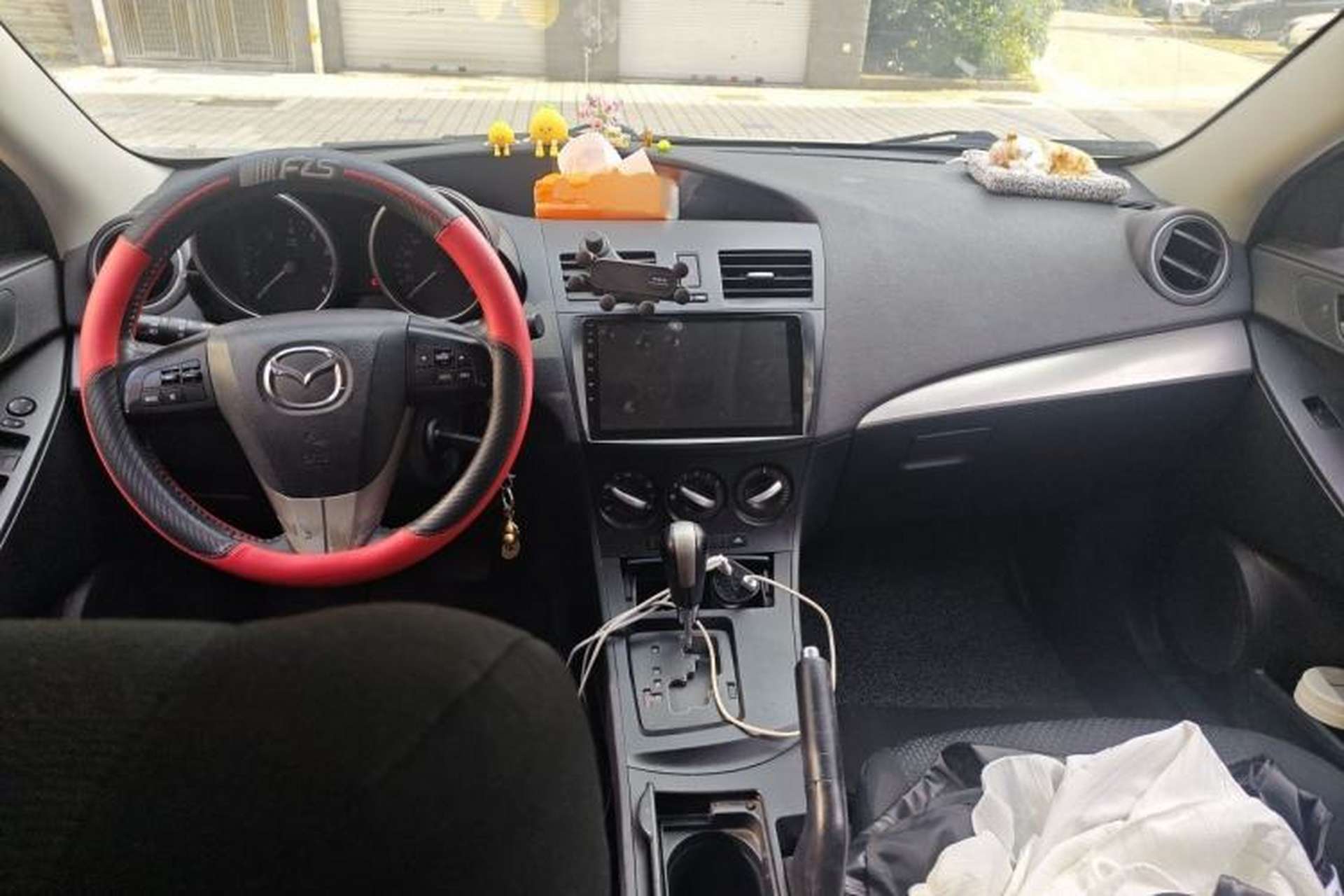 Used Mazda 3 2013 Hatchback 1.6L Automatic Elite Model Center Console