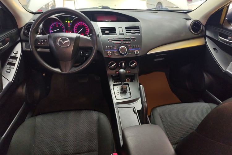 Used Mazda 3 2013 Hatchback 1.6L Automatic Elite Model Center Console