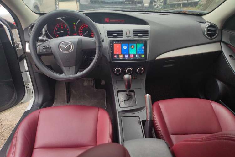 Used Mazda 3 2013 Hatchback 1.6L Automatic Elite Model Center Console
