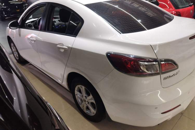 Used Mazda 3 2013 Sedan 1.6L Automatic Elite Model Exterior 3