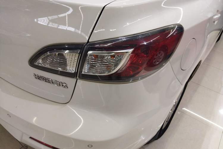 Used Mazda 3 2013 Sedan 1.6L Automatic Elite Model Exterior 6