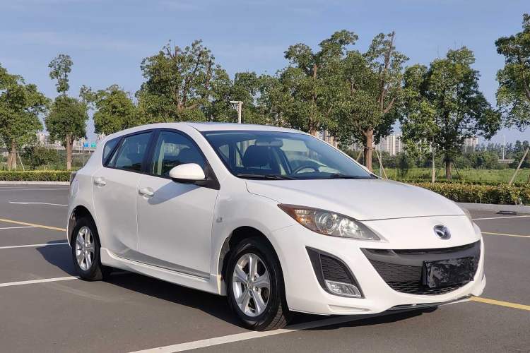 Used Mazda 3 2013 Hatchback 1.6L Automatic Elite Model Front Right 45 Deg
