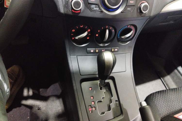Used Mazda 3 2013 Sedan 1.6L Automatic Elite Model Gear Lever