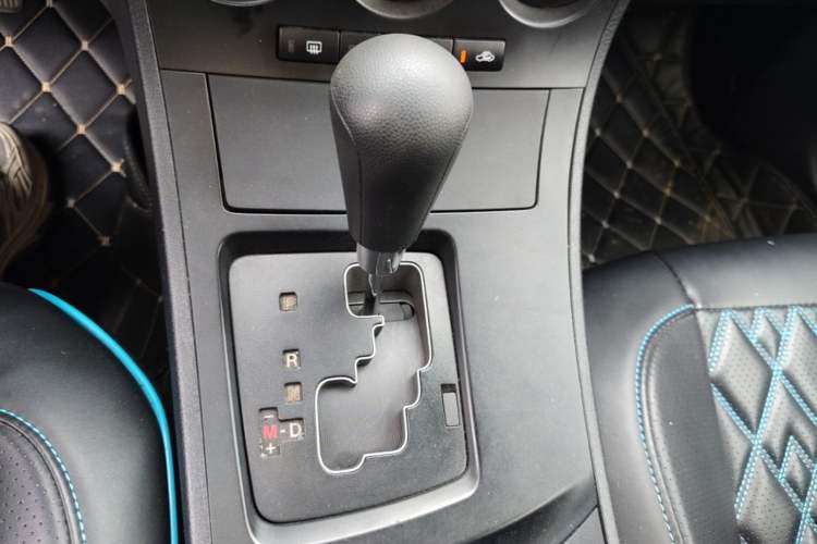 Used Mazda 3 2013 Hatchback 1.6L Automatic Elite Model Gear Lever