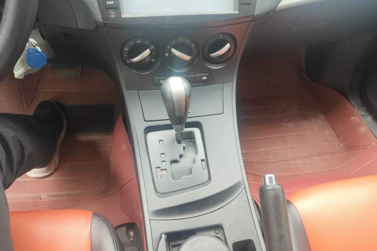 Used Mazda 3 2013 Sedan 1.6L Automatic Elite Model Gear Lever