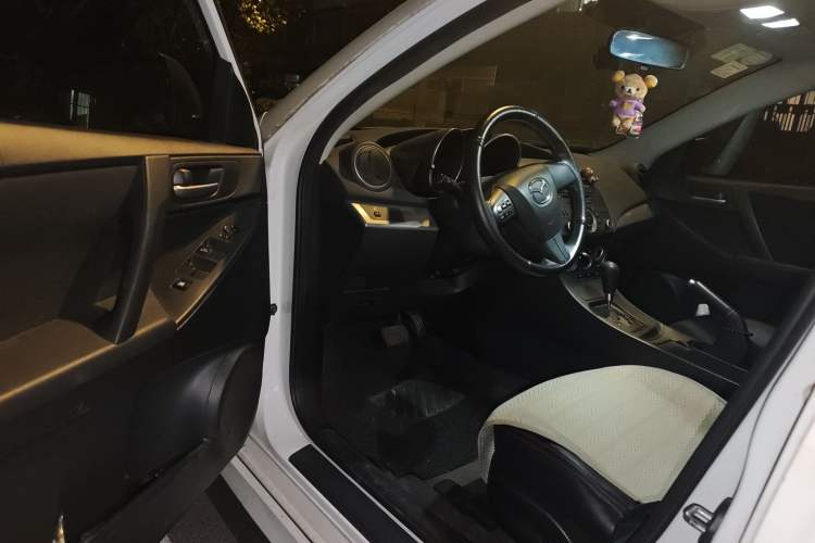 Used Mazda 3 2013 Hatchback 1.6L Automatic Elite Model Interior 3