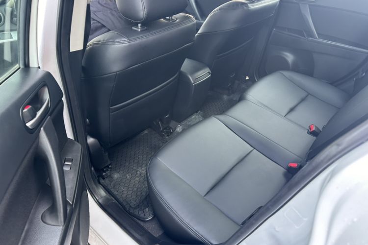 Used Mazda 3 2013 Sedan 1.6L Automatic Elite Model Interior 5