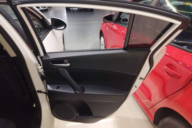 Used Mazda 3 2013 Sedan 1.6L Automatic Elite Model Interior 6