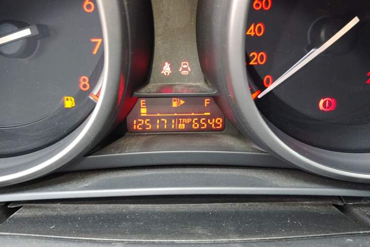 Used Mazda 3 2013 Hatchback 1.6L Automatic Elite Model Odometer Close Up