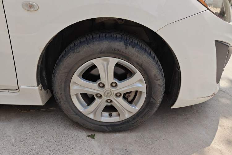 Used Mazda 3 2013 Hatchback 1.6L Automatic Elite Model Right Front Wheel Hub