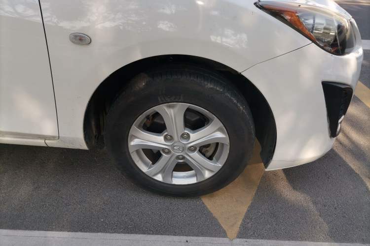 Used Mazda 3 2013 Sedan 1.6L Automatic Elite Model Right Front Wheel Hub