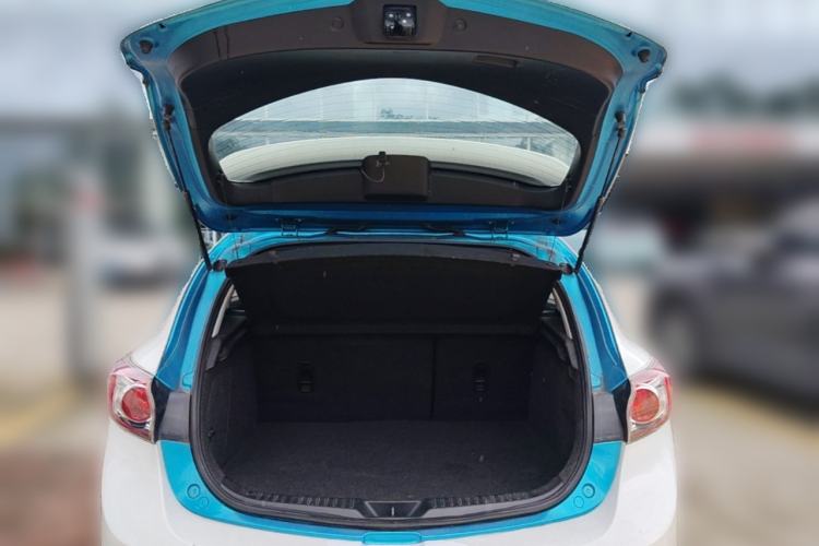 Used Mazda 3 2013 Hatchback 1.6L Automatic Elite Model Trunk