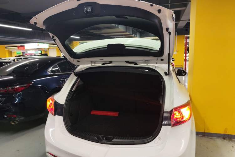 Used Mazda 3 2013 Hatchback 1.6L Automatic Elite Model Trunk