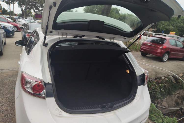 Used Mazda 3 2013 Hatchback 1.6L Automatic Elite Model Trunk