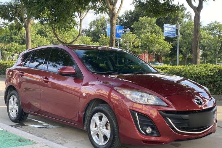 Used Mazda 3 2015 Hatchback 1.6L Automatic Elite Model Exterior 2