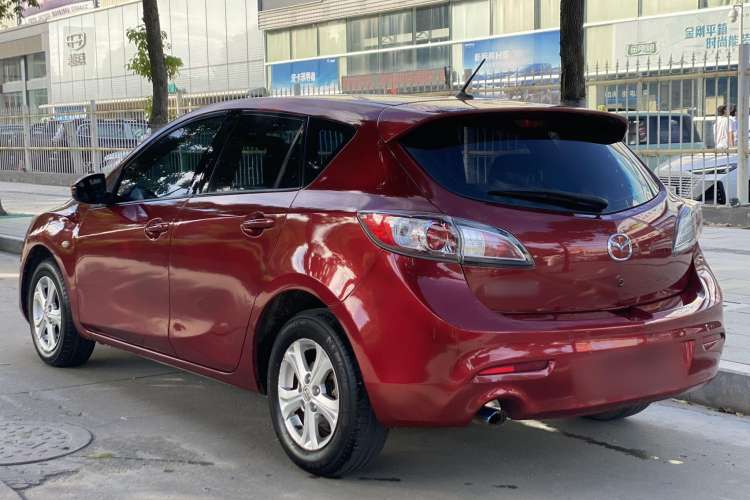 Used Mazda 3 2015 Hatchback 1.6L Automatic Elite Model Exterior 3