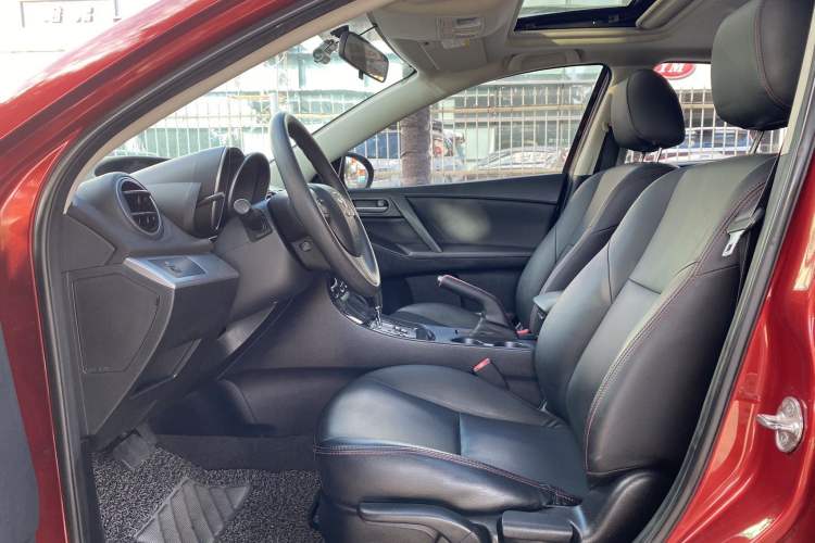 Used Mazda 3 2015 Hatchback 1.6L Automatic Elite Model Interior 4